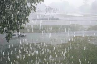 雨天保留节目：老特拉福德顶棚又漏水了？